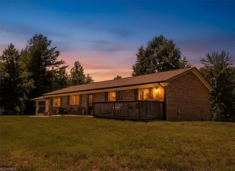 5736 Davis Rd, Walkertown, NC 27051