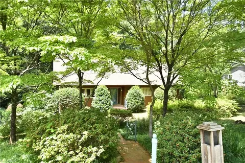 1090 Yorkshire Rd, Winston Salem, NC 27106