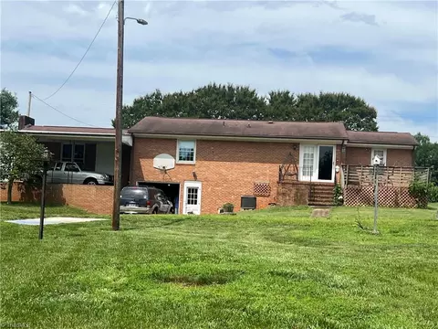 455 Cave Rd, Dobson, NC 27017 photo 5