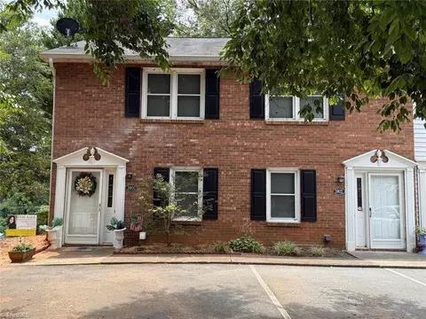 5900 King Charles Ct, Clemmons, NC 27012