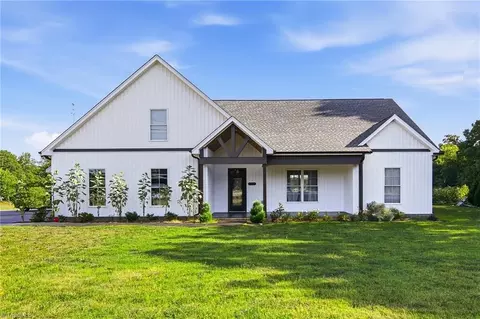 263 Progress Ln, Yadkinville, NC 27055