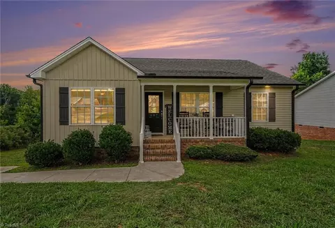 897 Breeze Hill Rd, Asheboro, NC 27203