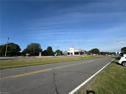 349 King St, King, NC 27021 photo 8