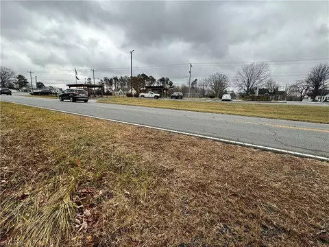 349 King St, King, NC 27021 photo 17