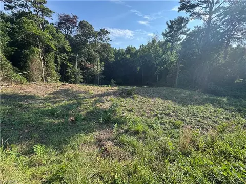 349 King St, King, NC 27021 photo 4