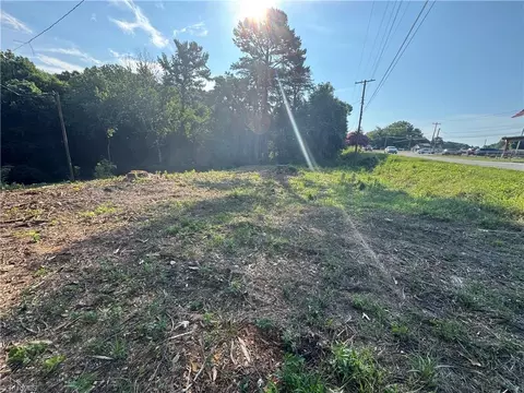 349 King St, King, NC 27021 photo 15
