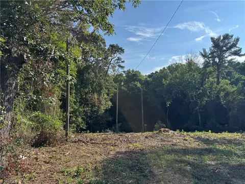 349 King St, King, NC 27021 photo 2
