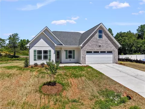 211 Timber Hill Ct, Rural Hall, NC 27045