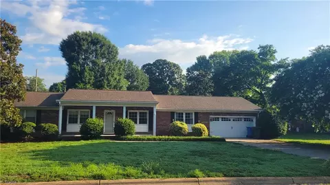 212 Vandyke St, Kernersville, NC 27284