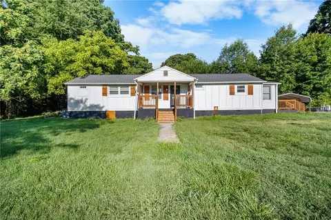 710 Edgewood Ave, Thomasville, NC 27360
