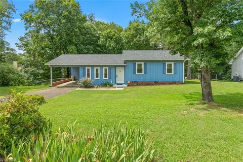 5304 Oswego Ct, Tobaccoville, NC 27050
