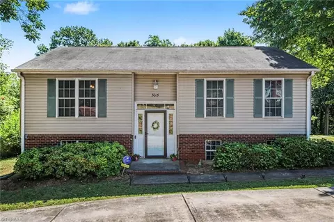 3015 Konnoak Dr, Winston Salem, NC 27127