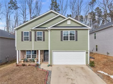 4734 Black Forest Dr, Greensboro, NC 27405