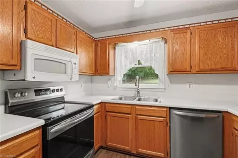 Kitchen - 4096 Hoover Hill Rd, Trinity, NC 27370 photo 2 of 2