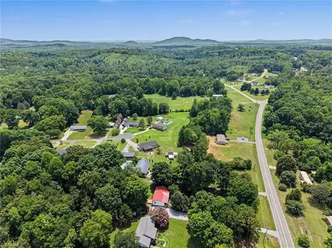View/Area - 4096 Hoover Hill Rd, Trinity, NC 27370 photo 3 of 4