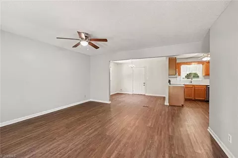 Living - 4096 Hoover Hill Rd, Trinity, NC 27370 photo 2 of 4