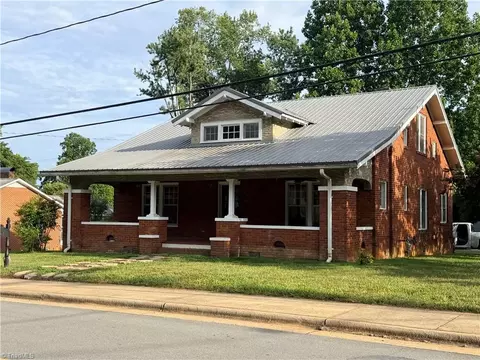 441 Elk Spur St, Elkin, NC 28621