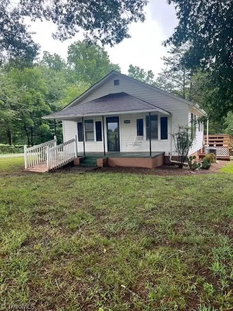 1008 Willard Dr, Yadkinville, NC 27055