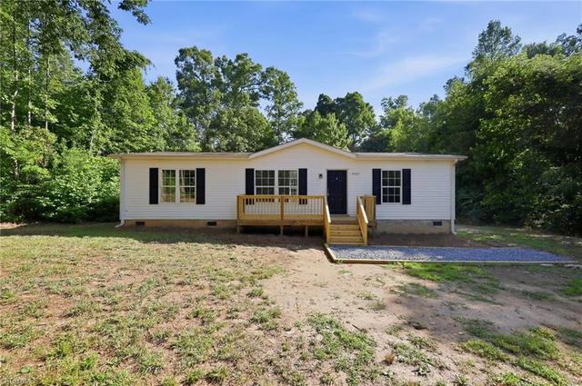 7623 Salem Chapel Rd, Walnut Cove, NC 27052