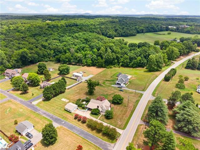 2441 Cunningham Rd, Thomasville, NC 27360