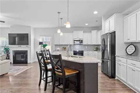 6142 Barrington Oaks Dr, Clemmons, NC 27012