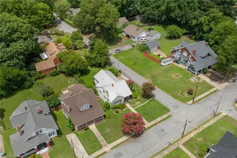 View/Area - 813 Carrick St, High Point, NC 27262 photo 3 of 12