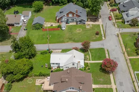 View/Area - 813 Carrick St, High Point, NC 27262 photo 4 of 12