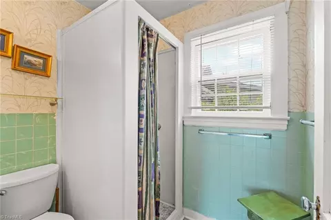 Bath - 813 Carrick St, High Point, NC 27262 photo 1 of 3