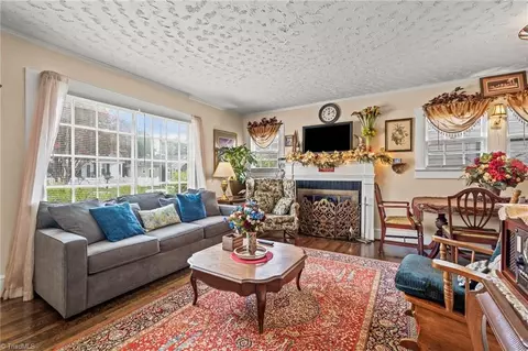 Living - 813 Carrick St, High Point, NC 27262 photo 2 of 5