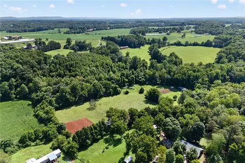 138 Eagle Valley Trl, Dobson, NC 27017 photo 3
