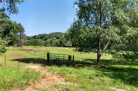 138 Eagle Valley Trl, Dobson, NC 27017 photo 7
