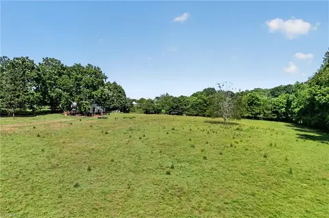 138 Eagle Valley Trl, Dobson, NC 27017 photo 9