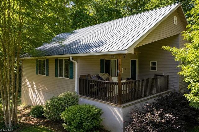 138 Eagle Valley Trl, Dobson, NC 27017