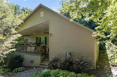 138 Eagle Valley Trl, Dobson, NC 27017 photo 2