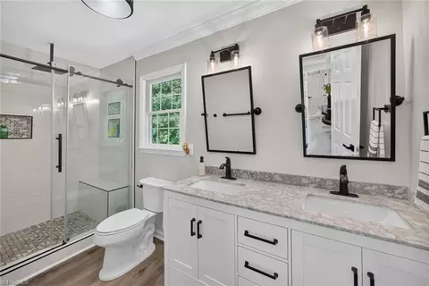 Bath - 4000 Loch Mere Rd, High Point, NC 27265 photo 2 of 5