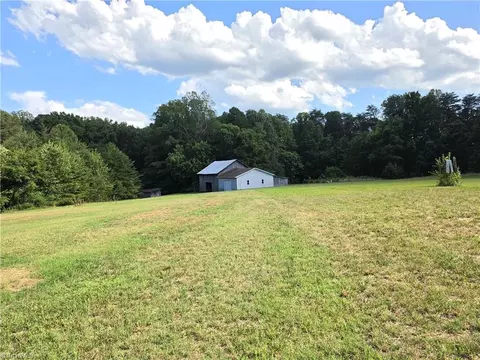 6091 Eaton Rd, Walnut Cove, NC 27052