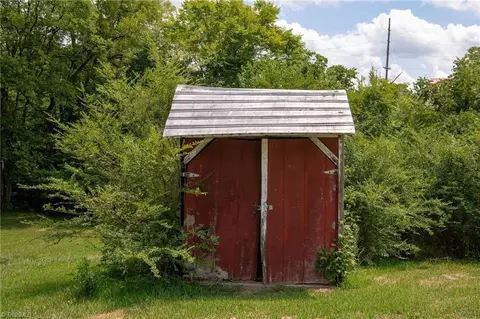 11 Hackney St, Lexington, NC 27292 photo 7