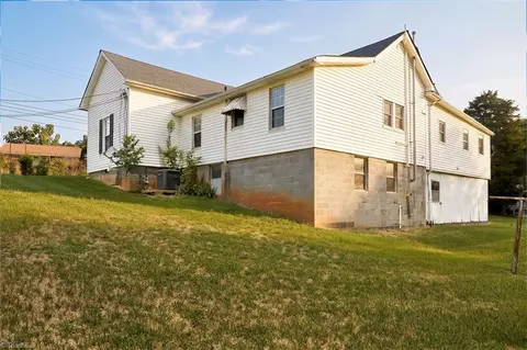 11 Hackney St, Lexington, NC 27292 photo 4