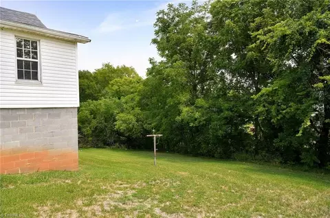 11 Hackney St, Lexington, NC 27292 photo 5