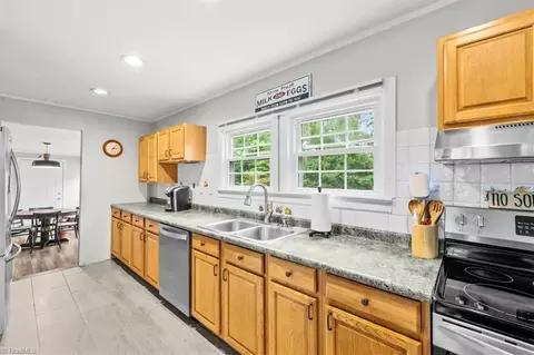 202 Walnut St, Hamlet, NC 28345 photo 8