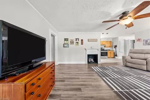 202 Walnut St, Hamlet, NC 28345 photo 6