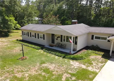 202 Walnut St, Hamlet, NC 28345 photo 2