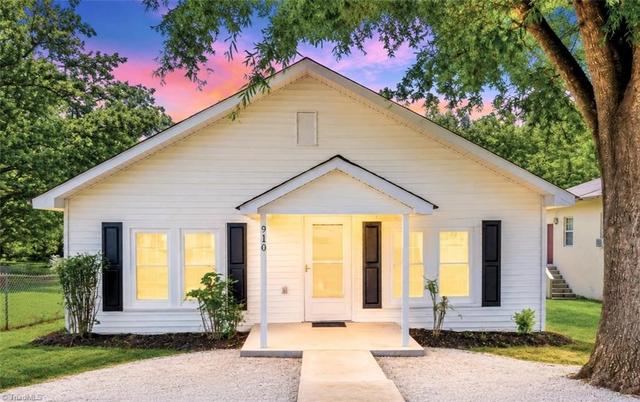 910 Dixie St, Lexington, NC 27292