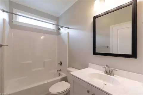 Bath - 120 Park Pl, King, NC 27021 photo 3 of 3