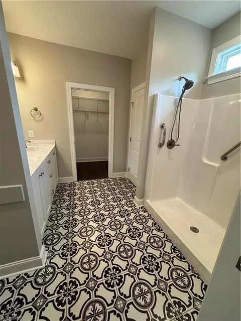 Bath - 120 Park Pl, King, NC 27021 photo 1 of 3