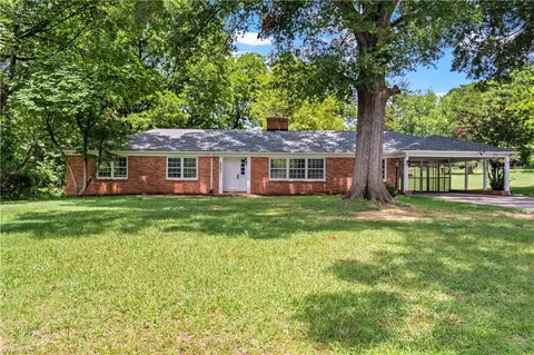 6645 Springfield Dr, Clemmons, NC 27012