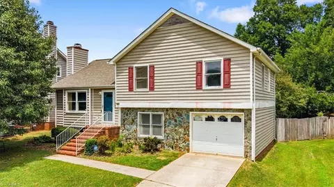 3 Woodlea Ridge Ct, Greensboro, NC 27406