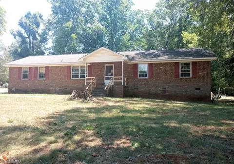 2220 Mcknight Mill Rd, Greensboro, NC 27405
