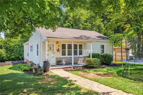 2401 Waverly Ct, High Point, NC 27262