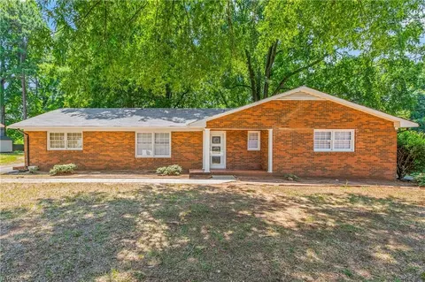 2776 Reynolds Park Rd, Winston Salem, NC 27107